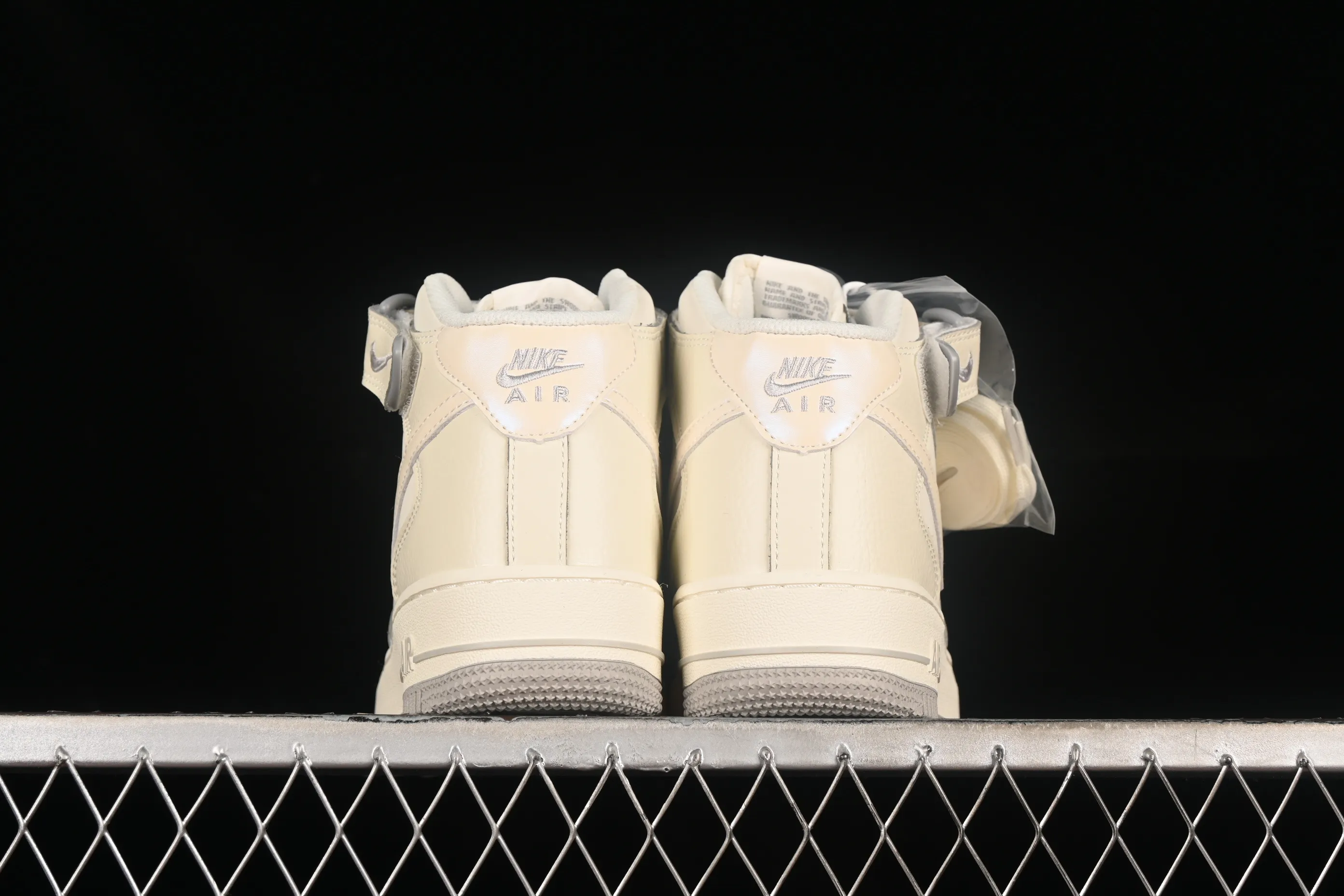 All categories Nk Air Force 1 Air Force series Nk Air Force 1 Mid Air Force mid-top Nk Air Force 1'07 Mid gray pearlescent small hook Air Force One mid-top casual sneakers SG2356-806